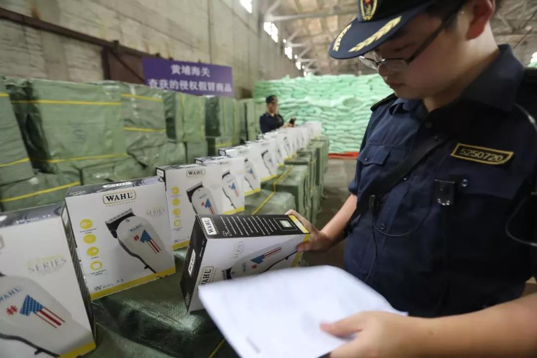 海關(guān)查獲3600多個理發(fā)剪，假的！